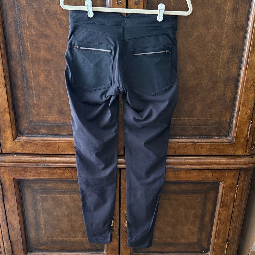Lululemon Black Pant with Zipper Pockets - Picture 11 of 11